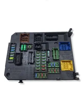 Peugeot 308 Fuse module 9806687880 BSIQ0301 S180204000D