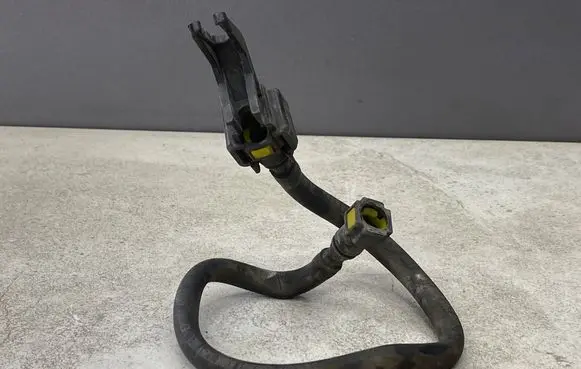 Toyota Prius (XW20) Fuel line pipe 