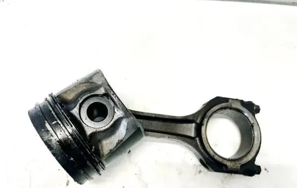 Ford Focus Piston with connecting rod