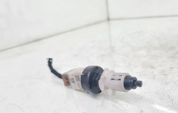 Iveco Daily 4th gen Brake pedal sensor switch B365 3319