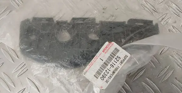 Toyota Corolla E140 E150 Front bumper mounting bracket 5211612390