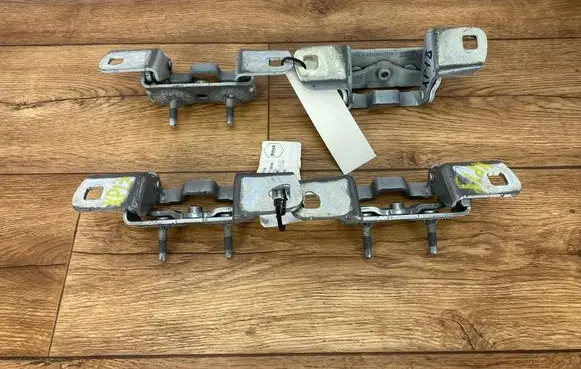 Ford Bronco Tailgate/trunk/boot hinge