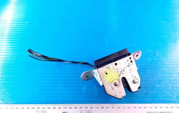 Opel Corsa D Tailgate lock latch 55701971