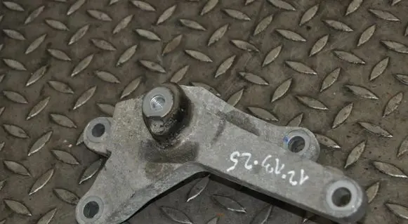 Volvo V40 Gearbox mounting bracket 8M517M125MA