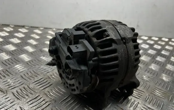 Skoda Octavia Mk2 (1Z) Generator/alternator 03F903023D 0124525201