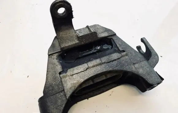 Chevrolet Cruze Engine mount bracket 13248480