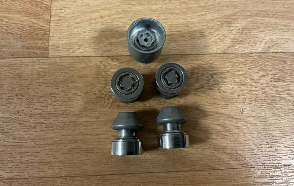 Volvo V50 Nuts/bolts 30683924