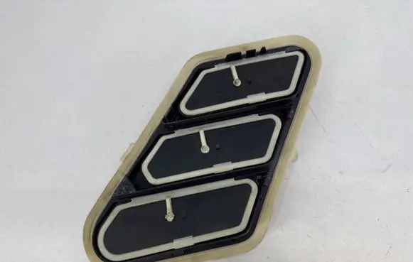 Opel Combo E Quarter panel pressure vent 9818353980