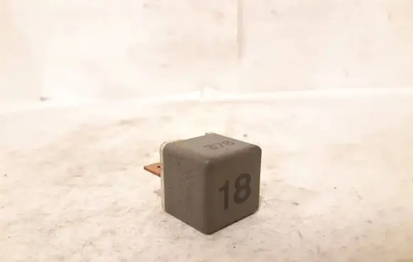 Volkswagen PASSAT B3 Other relay 191937503