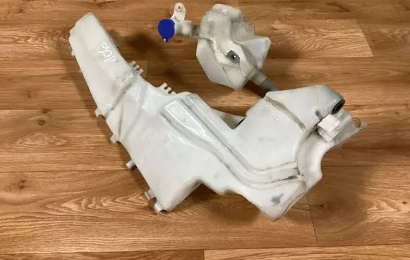Ford Focus Windshield washer fluid reservoir/tank 4M5113K163 4M5113L163
