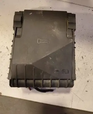 Volkswagen PASSAT B6 Fuse module 1K0937125