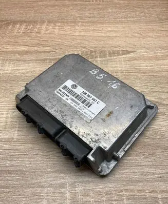 Volkswagen PASSAT B5 Engine control unit/module ECU 3B0907557C 5WP433204