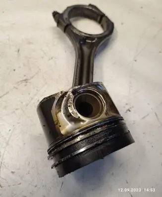 Audi A6 S6 C6 4F Piston with connecting rod