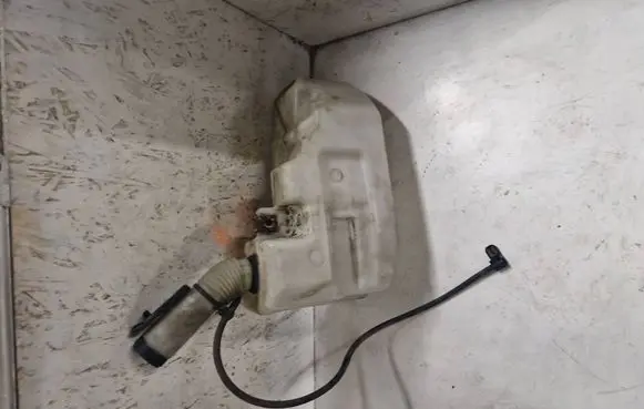 Fiat Ducato Windshield washer fluid reservoir/tank