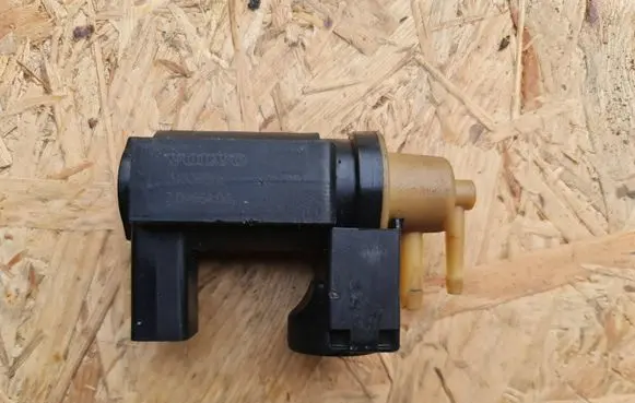 Volvo XC90 Turbo solenoid valve 31339808 70466400 15T261