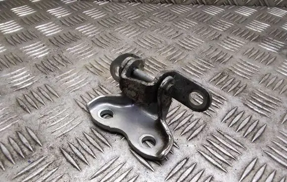 Toyota Avensis T250 Rear door upper hinge