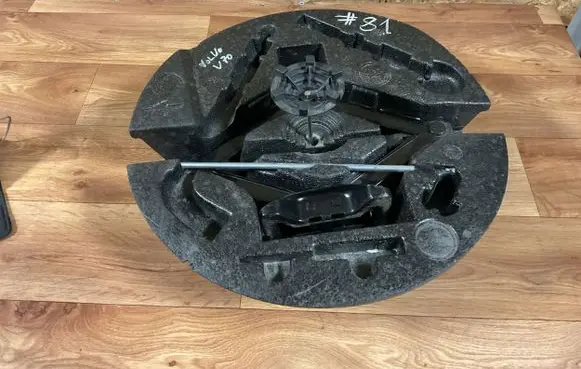 Volvo V70 Tool set 31202041 BJ7TB2