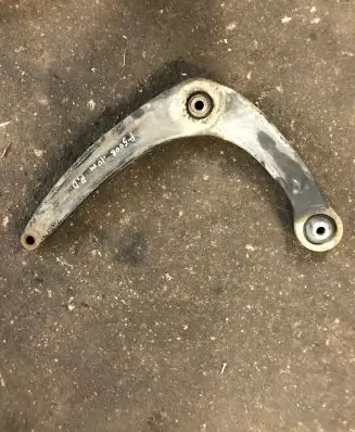 Peugeot 5008 Front lower control arm/wishbone 8335547