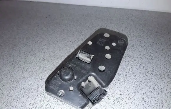 BMW 3 E46 Tail light bulb cover holder 388569 230573