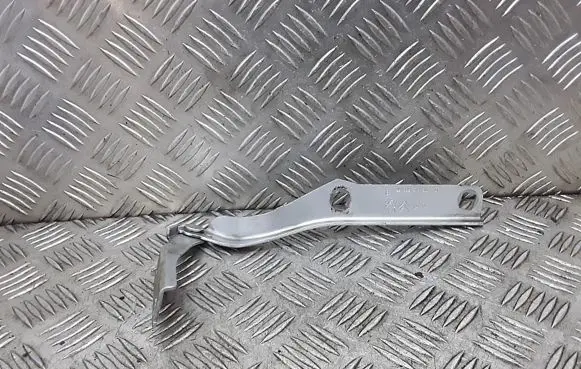 Engine bonnet/hood hinges