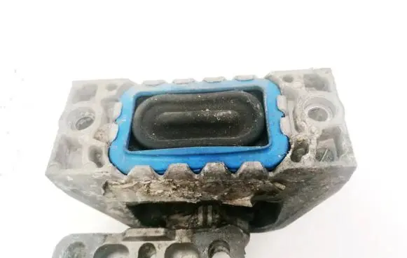 Volkswagen Golf V Engine mount bracket 1K0199262