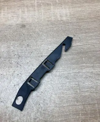 Mercedes-Benz A W169 Front bumper mounting bracket A1698820427