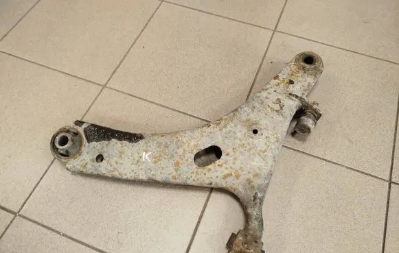 Subaru B9 Tribeca Front lower control arm/wishbone 