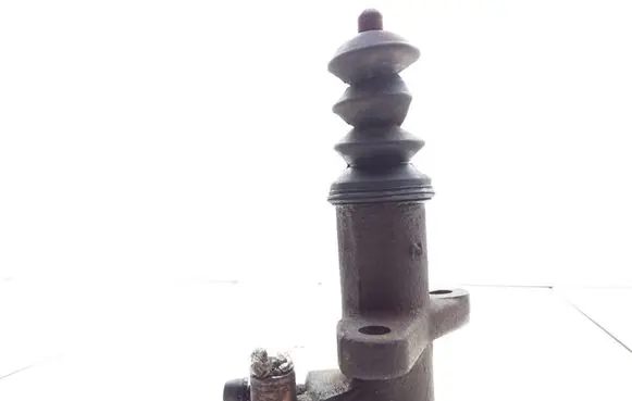 Volvo S40, V40 Clutch slave cylinder 
