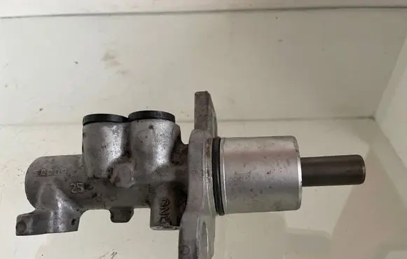 Audi A6 S6 C5 4B Master brake cylinder