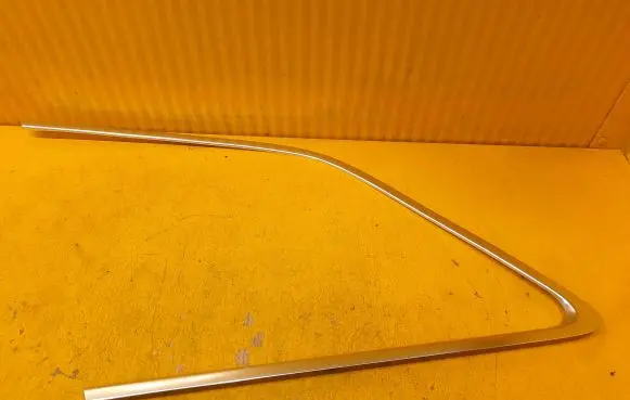 Audi Q7 4M Rear door window/glass frame 