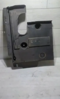 Center/middle under tray cover