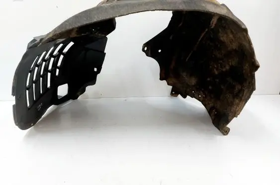 Front wheel arch liner splash guards