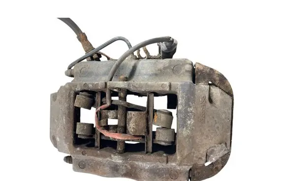 Volkswagen Touareg I Rear brake caliper 207673042