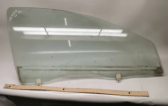 Mitsubishi Lancer X Front door window glass four-door 43R00033