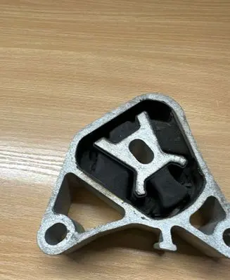 Mercedes-Benz A W176 Engine mounting bracket A246240909