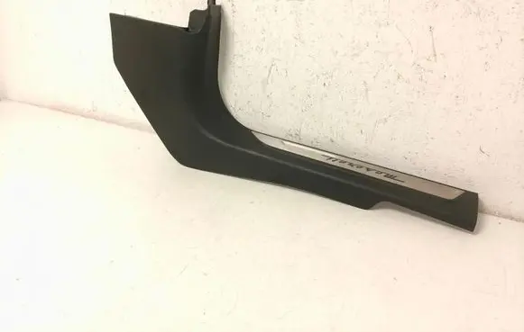 Maserati Levante Front sill trim cover 670040373