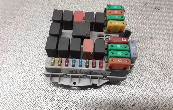 Iveco Daily 35.8 - 9 Fuse module 69501171 20070716