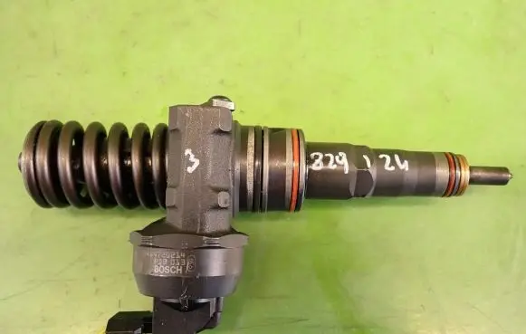 Volkswagen PASSAT B5.5 Fuel injector