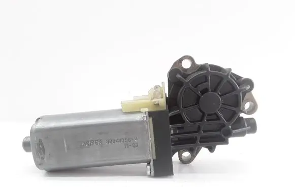 Mercedes-Benz C W204 Seat adjustment motor 82041898 0390203002