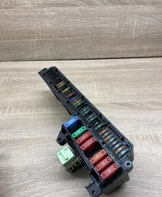 BMW 5 E60 E61 Fuse module 6957330
