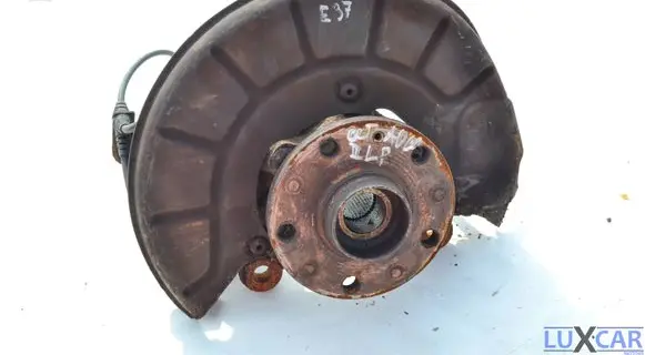 Skoda Octavia Mk2 (1Z) Front wheel hub spindle knuckle 1K0365C