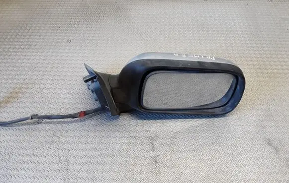 Nissan Primera Front door electric wing mirror E11015334