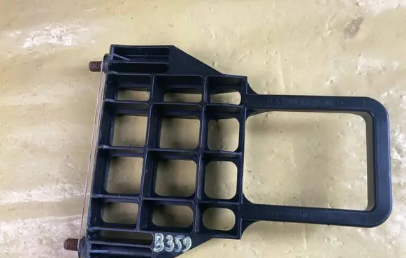 Mercedes-Benz B W245 Battery bracket A1698102136