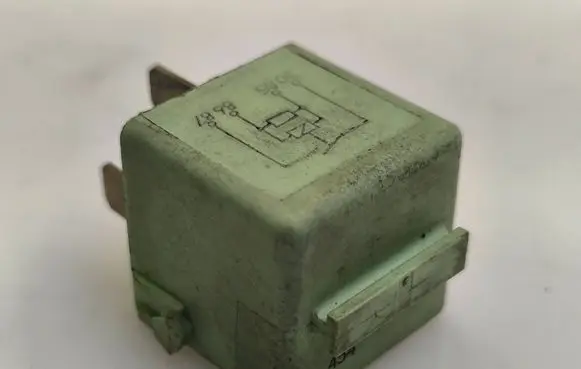 BMW 5 E39 Other relay 8366600 V23134359X222 6136
