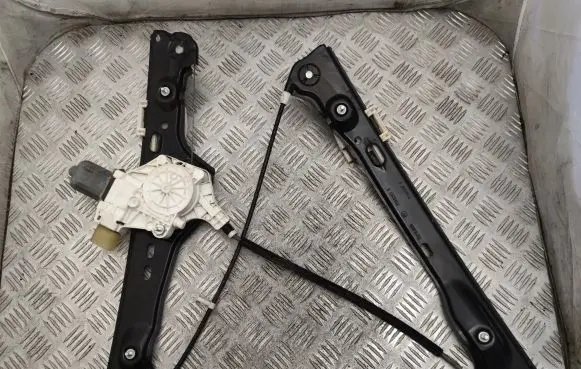 BMW 3 E90 E91 Front door electric window regulator 7060265 6927027