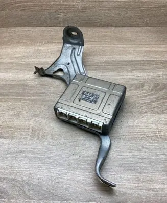 Toyota Highlander XU20 Central body control module 8922148170 2440000200