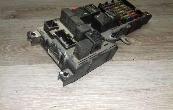 Volvo V70 Fuse module 518828017 8678449