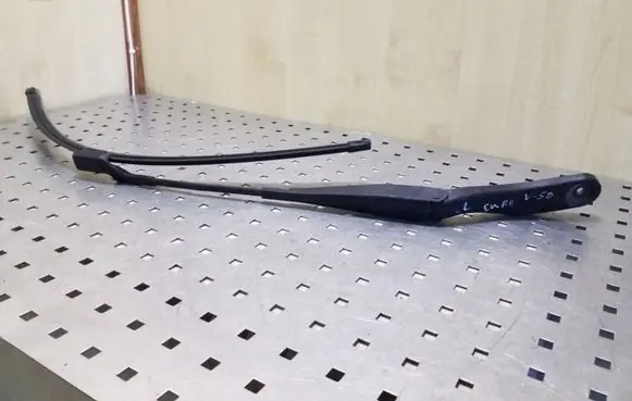 Volvo V50 Front wiper blade arm 8623159