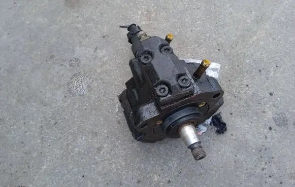 Alfa Romeo 147 Fuel injection high pressure pump 0445010007
