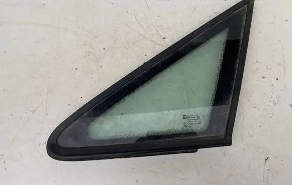 Opel Zafira A Front door vent window glass four-door 